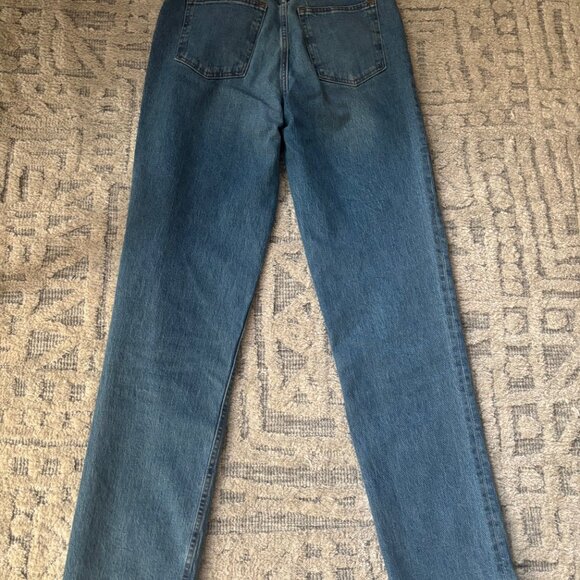 Abercrombie & Fitch Ultra High Rise 90s Straight Jean in Medium, Size 31XLong - Picture 3 of 8